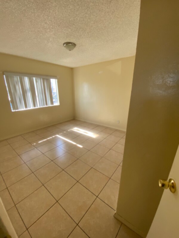 Foto del edificio - 6587 Fry St