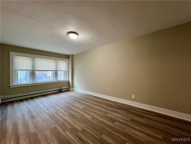 Foto del edificio - 1225 Hertel Ave