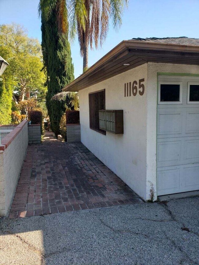 Entrance - 11165 Sunshine Ter