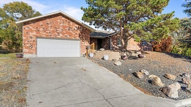 Building Photo - 4202 Maple Ln