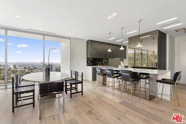 Building Photo - 9255 Doheny Rd