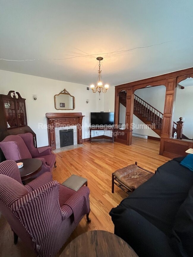 Building Photo - 11 Shady Ln