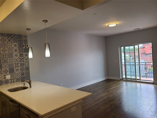 Building Photo - 25-34-34 Steinway St