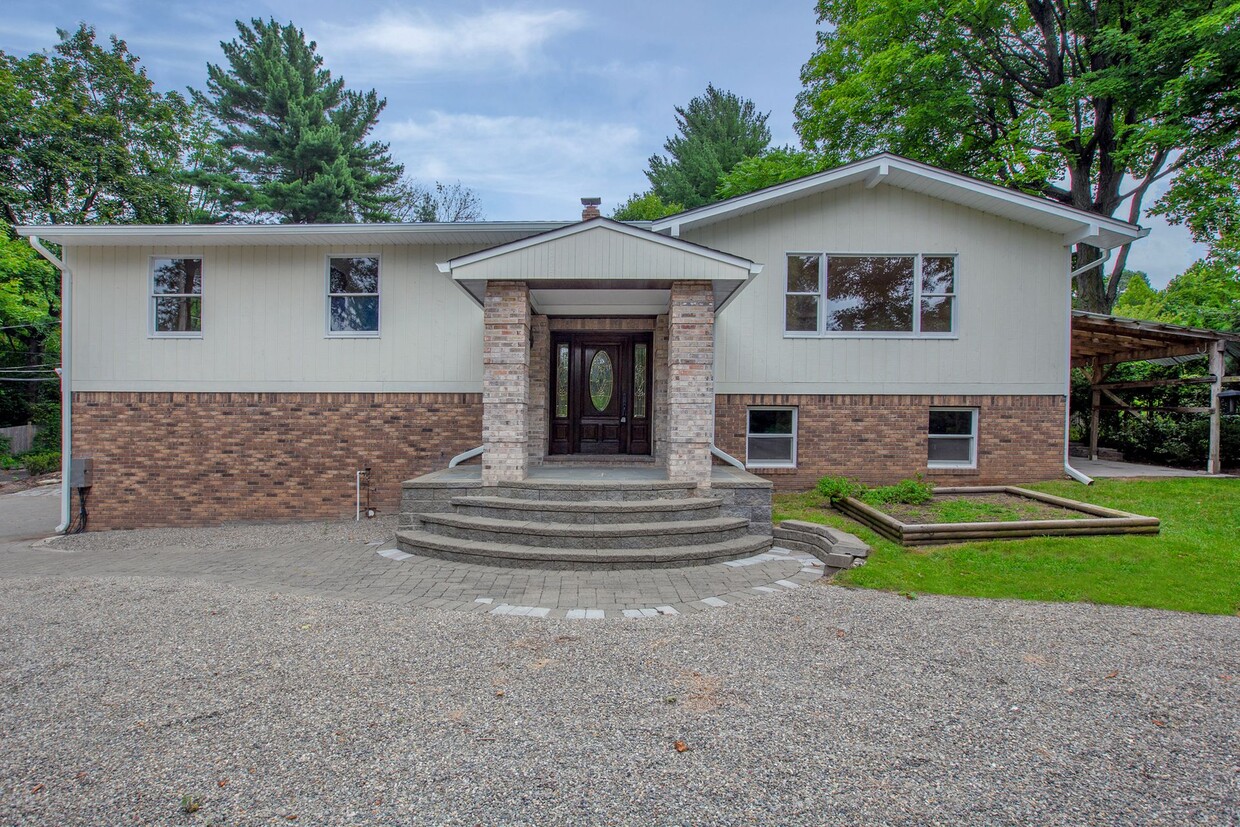 Primary Photo - 763 Closter Dock Rd