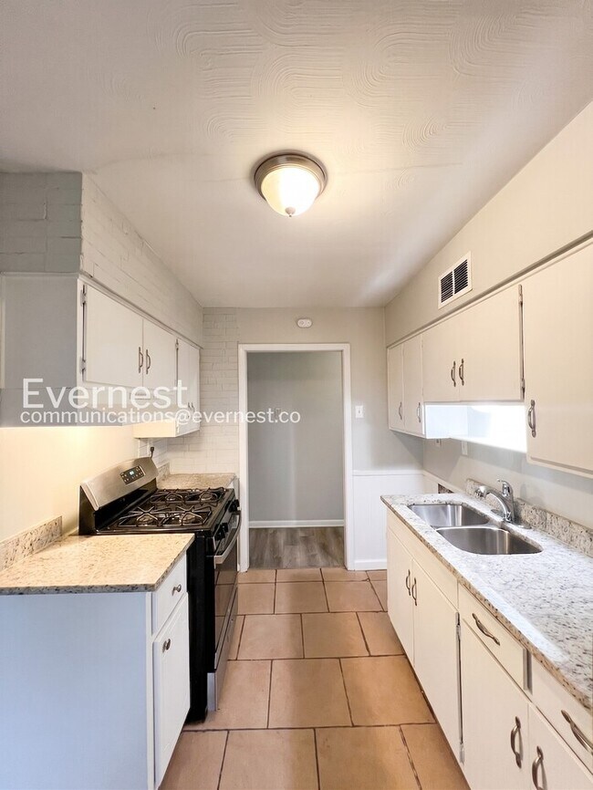Building Photo - 856 White Clover Ln