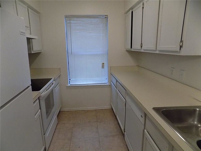 Building Photo - 5430 Lakeview Pkwy
