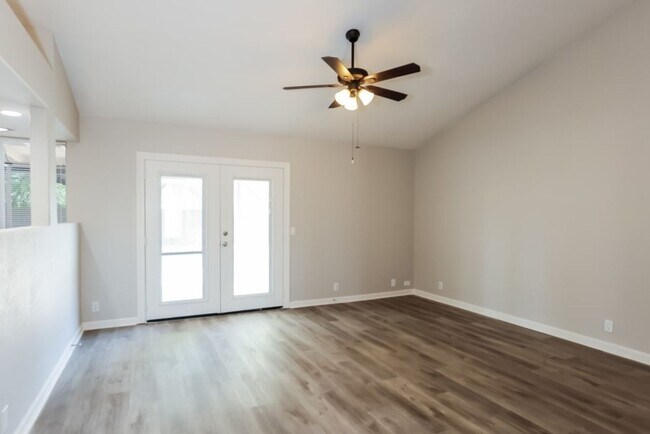 Foto del edificio - Charming 3BR House in Glendale