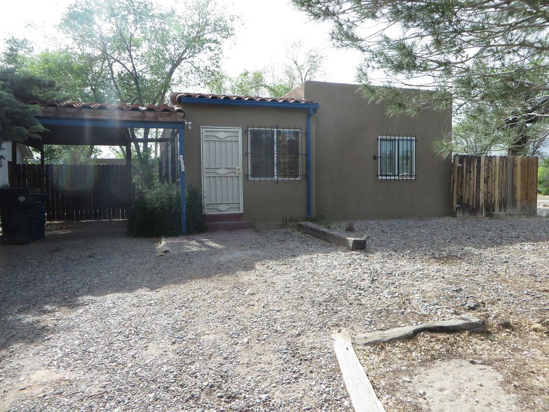 4 Br, 2 Ba Great Nob Hill Location, Two l... - 4 Br, 2 Ba  Great Nob Hill Location, Two l...