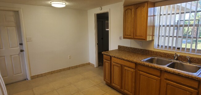 Foto del edificio - 7525 Fox Hollow Dr