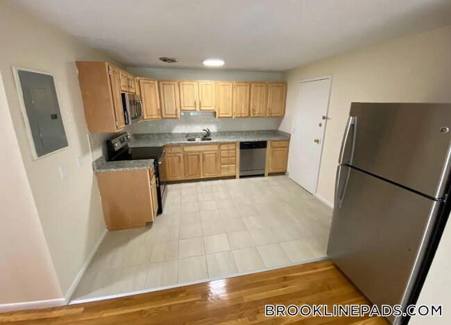 Building Photo - 63 Parkman St