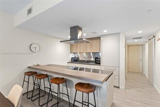 Building Photo - 1000 Brickell Plaza