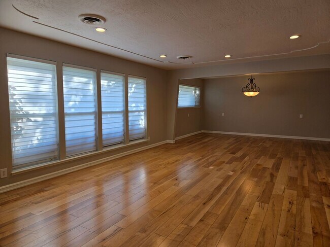 Foto del edificio - 6390 Bose Ln