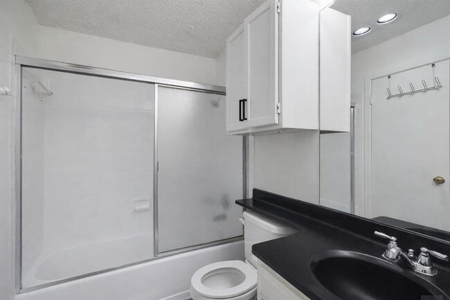 Building Photo - 908 Poplar St