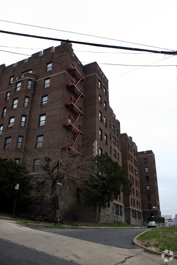 Building Photo - 28-30 Locust Hill Ave