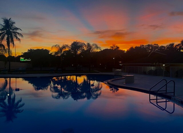 PISCINA - 4291 Island Cir
