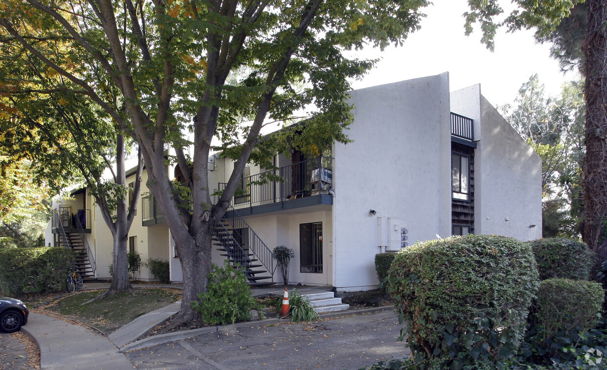 Primary Photo - 614 Adams St