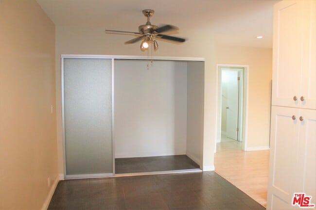 Building Photo - 2501 W Redondo Beach Blvd