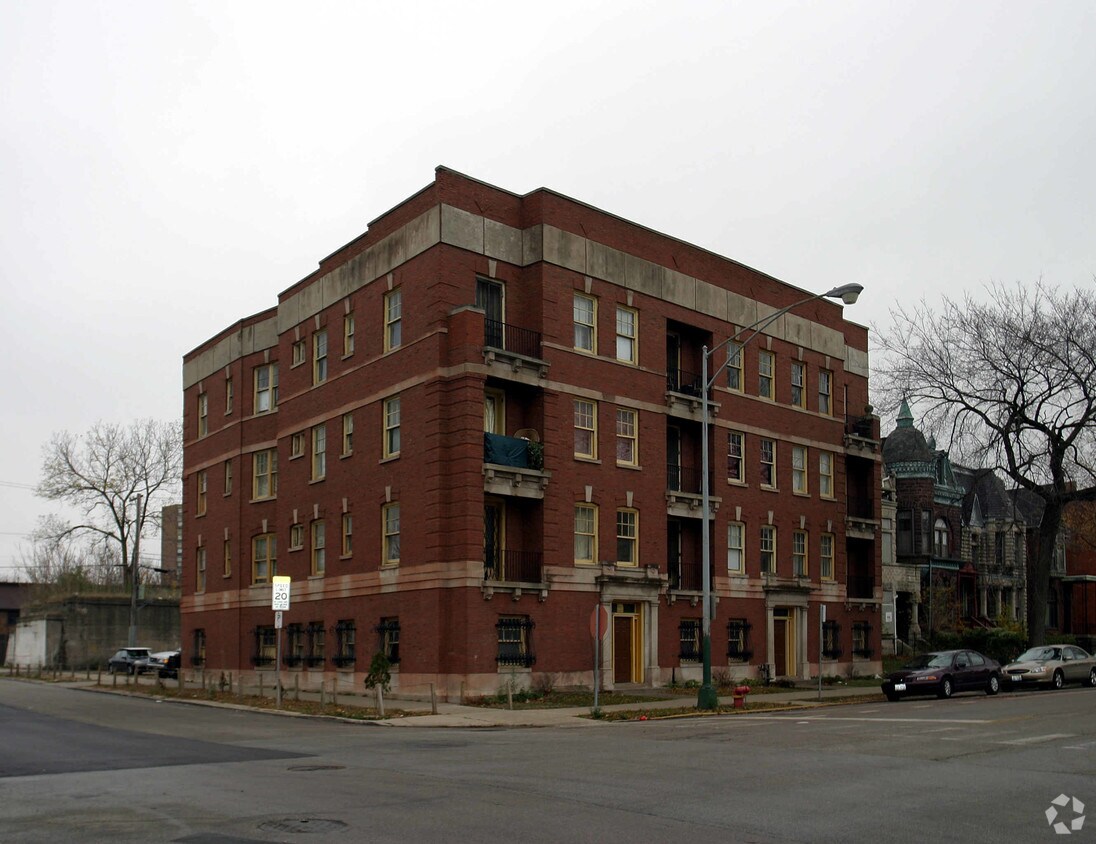 Building Photo - 525 E Oakwood Blvd
