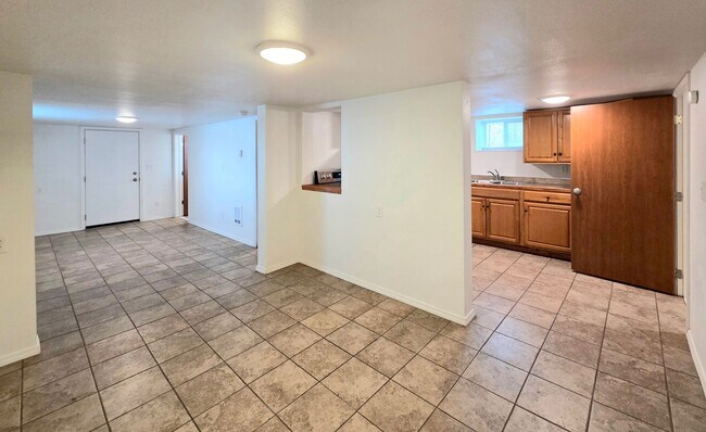 Foto del edificio - 1121 Monitor Ave