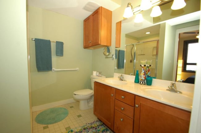 Photo - 323 W Broadway Apartment