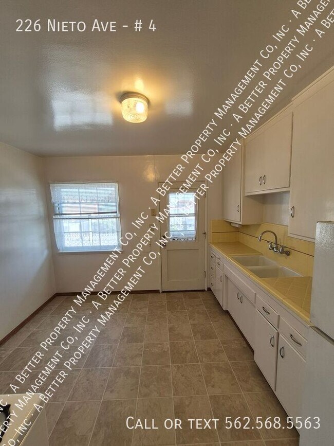 Foto del edificio - 226 Nieto Ave