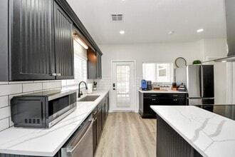 Building Photo - 710 Kipp Ave