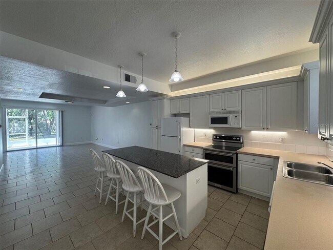 Building Photo - 2053 Green Oak Ct