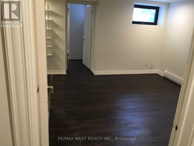 Building Photo - 152 Dowling Ave