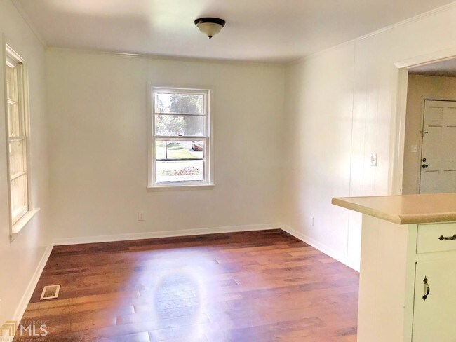Building Photo - 201 Pecan Dr