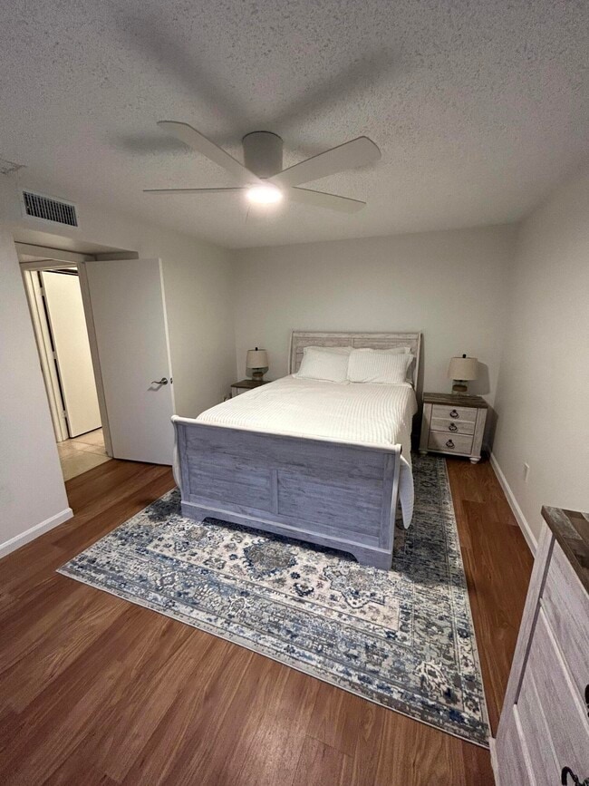 Building Photo - 1215 Crystal Way