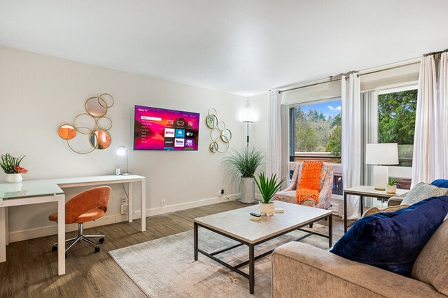 Building Photo - 10215 SE 6th St