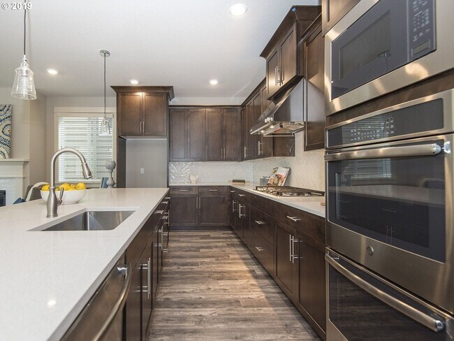 Foto del edificio - Bethany Traditional, Iron Ridge Heights 4b...