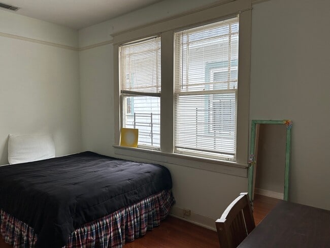 Small Bedroom With Two Closets - 2019 Lowerline St