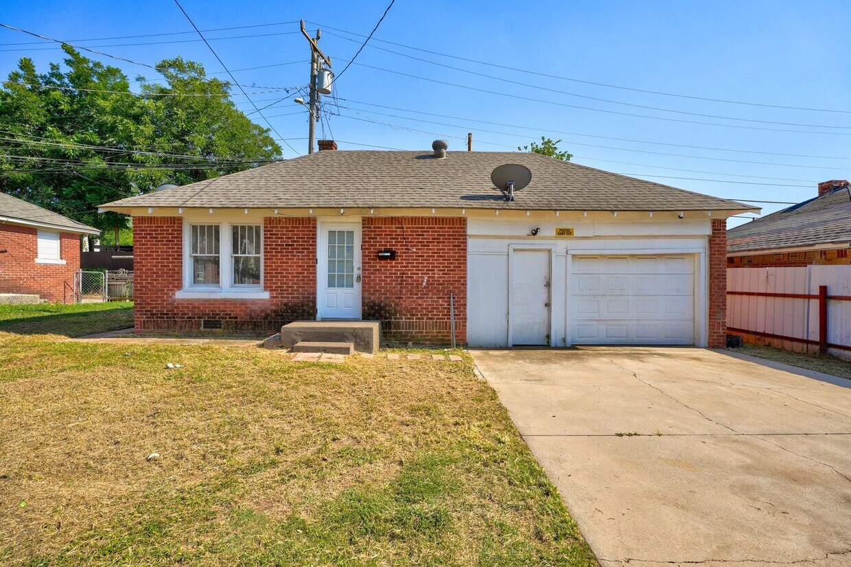 Primary Photo - Welcome To This Charming 1 Bedroom House L...
