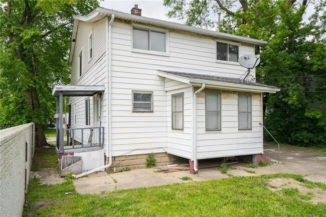 Building Photo - 7642 Rivard Ave