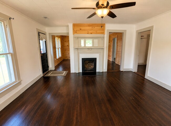 Building Photo - 210 Tatertown Rd
