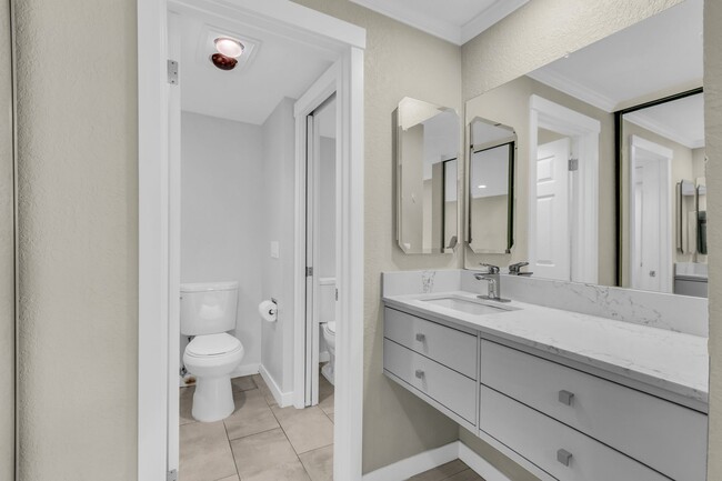 Foto del edificio - Sunset Ridge 2 bed 1.5 bath condo W/S/G in...