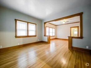 Building Photo - 118 E 16th Ave