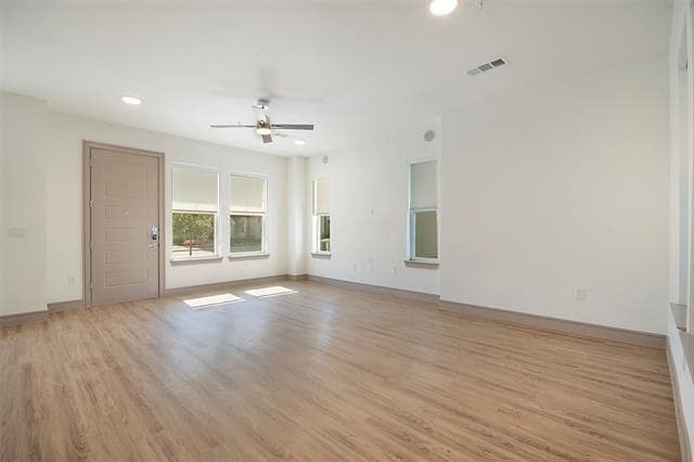 Foto del edificio - 11201 American Elm Wy