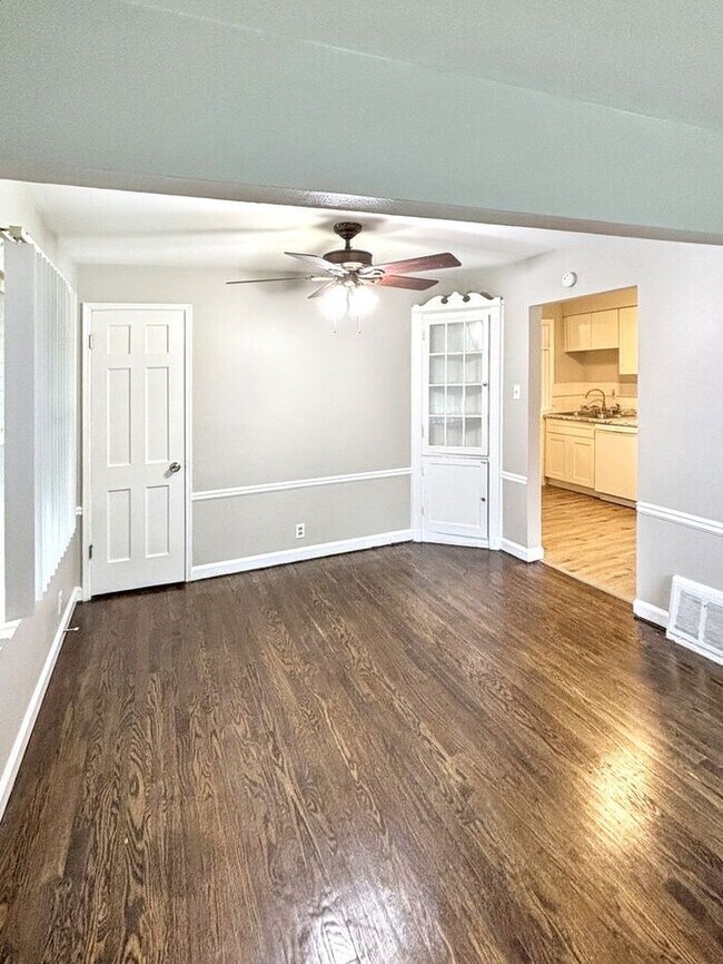 Foto del edificio - Charming 3-Bedroom Home with Fenced Yard a...
