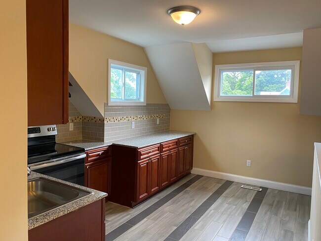 Kitchen - 149 Lincoln St