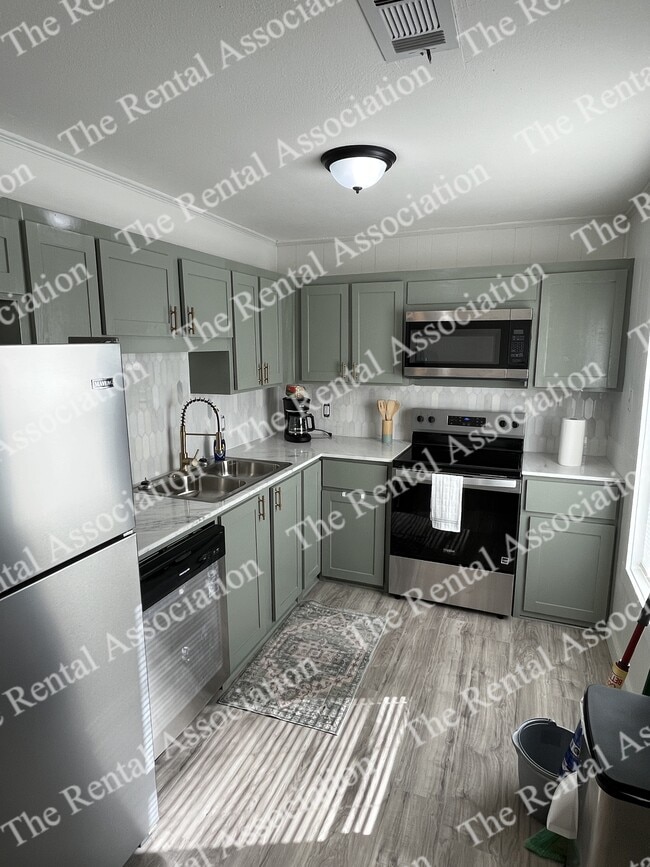 Building Photo - 401 Cryer St
