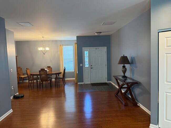 Building Photo - 1581 Ludington Cir