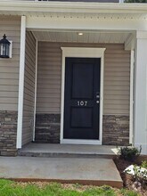 Building Photo - 107 Glen Forest Dr