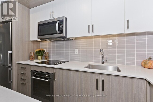 Photo du bâtiment - 262 Lakeshore Rd W