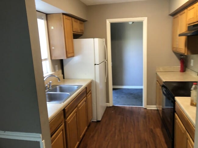 Building Photo - 290 Hedgewood Ct