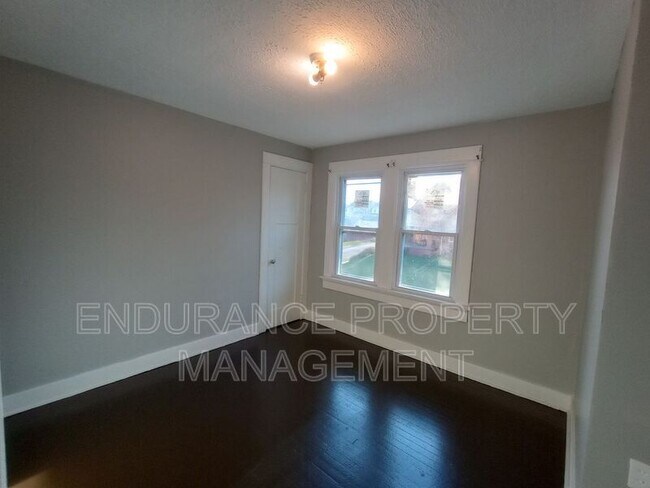 Foto del edificio - 629-631 W Norman Ave