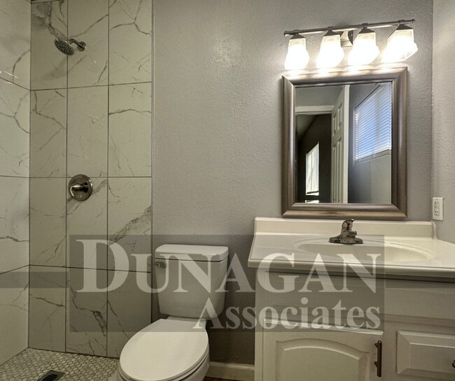 Foto del edificio - 4 Bedroom - 2 Bath Home Pet Friendly