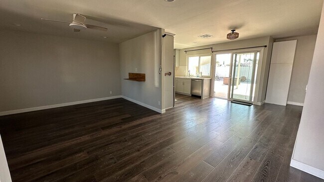 Foto del edificio - Wonderful 4 bedroom 2 bath home for rent in the heart of Mira Mesa!