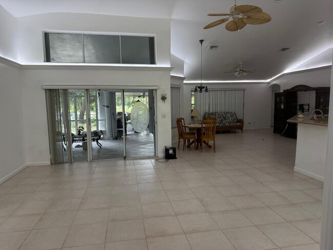 Building Photo - 7400 SW 37th Ct